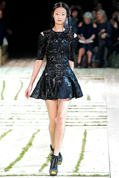 Look 12